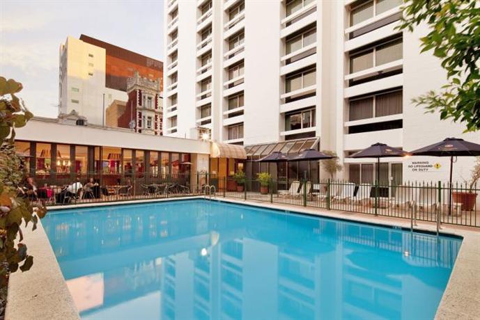 Seasons of Perth hotel swimming pool